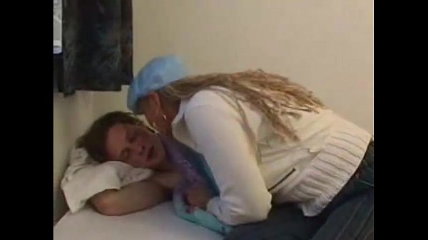 Пока дочка спит  мамка трахается с ее женихом
